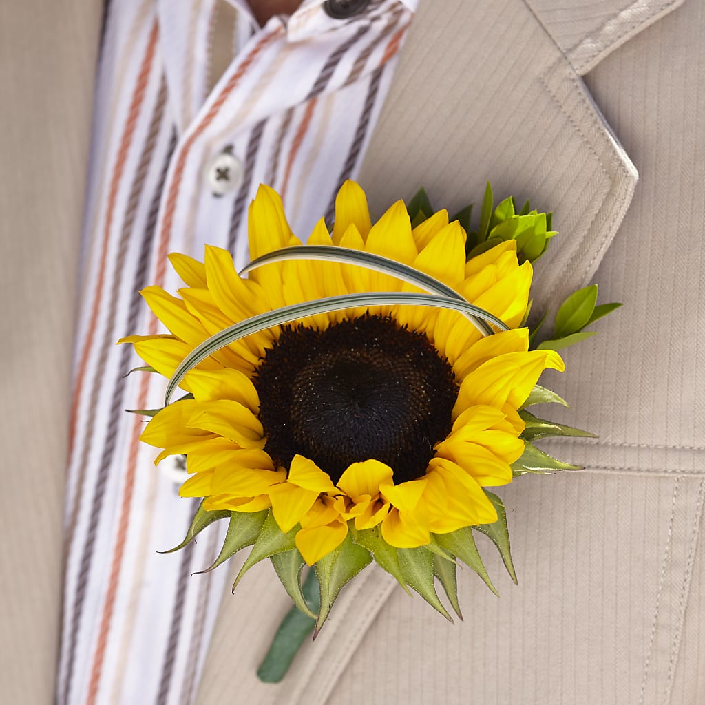 Free Spirit Boutonniere – Gibsonia Flowers, Lakeland FL
