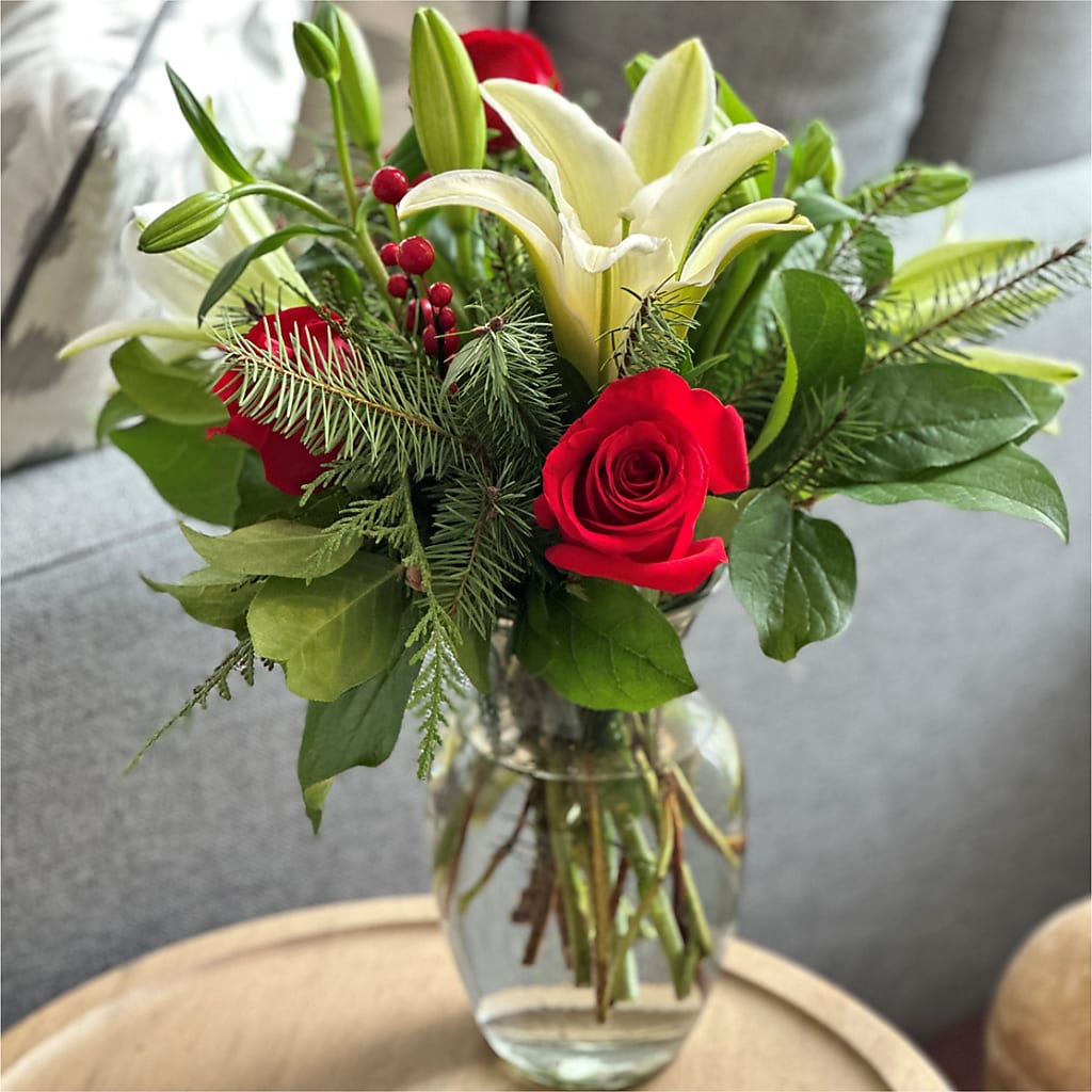Sparkling Snowflakes Bouquet –  Gibsonia Flowers, Lakeland FL